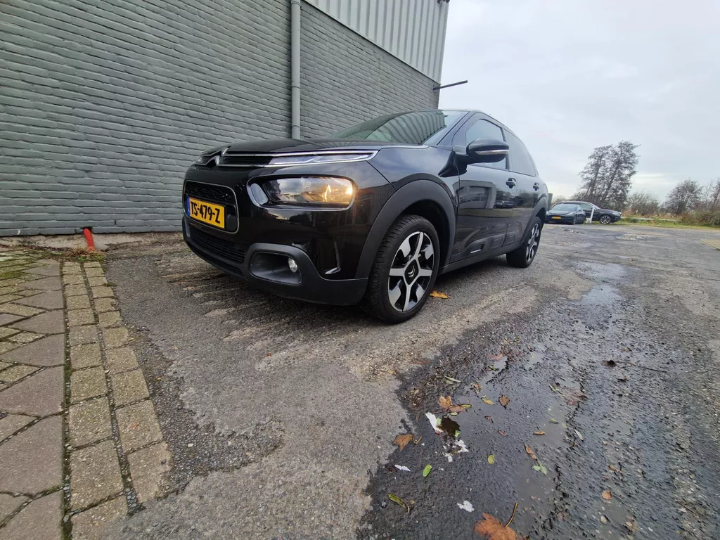Citroen C4 Cactus 1.2 PureTech Shine /Lage km stand/Panoramadak/Full map Nav etc